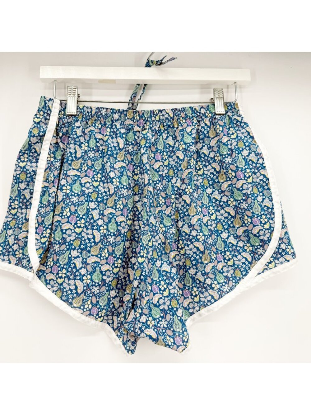 ANN MASHBURN TRACK SHORT BLUE FLORAL M